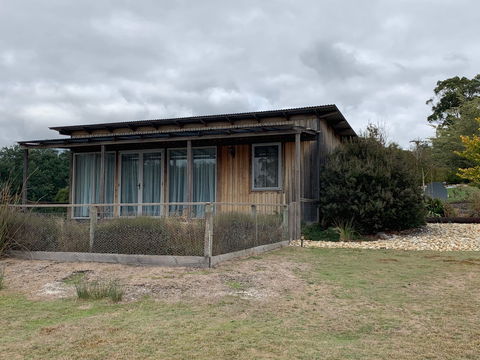 Mannaburne Cabin - Redcliffe Tourism 0