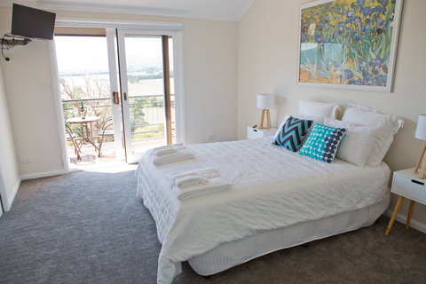 Rosewhite House BnB - Redcliffe Tourism 3