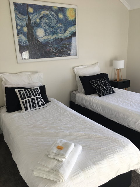 Rosewhite House BnB - Redcliffe Tourism 4