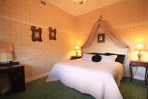 Rostrata Country House - Redcliffe Tourism 3