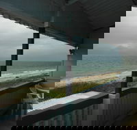 Rose's Beach House - Redcliffe Tourism