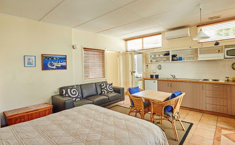 Seahaven Village - Redcliffe Tourism 3