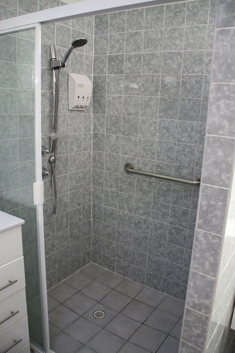 Squatters Cottage - Redcliffe Tourism 3