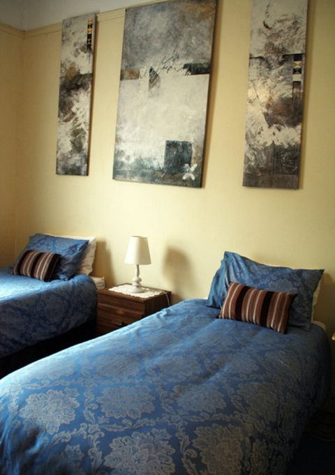 Squatters Cottage - Redcliffe Tourism 4