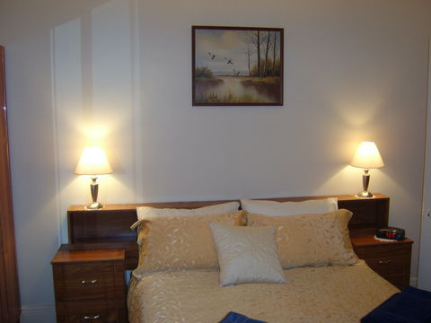 Squatters Cottage - Redcliffe Tourism 5