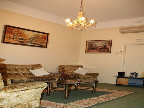 Squatters Cottage - Redcliffe Tourism 7