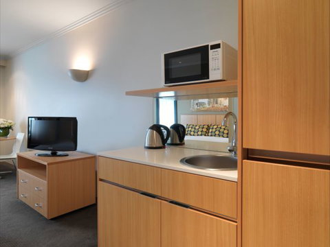 Travelodge Hotel Melbourne Southbank - Redcliffe Tourism 3