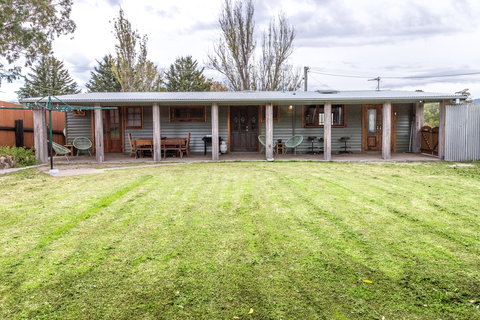 Uniquely Pambula - Pet Friendly Holiday Accomodation - Redcliffe Tourism 1