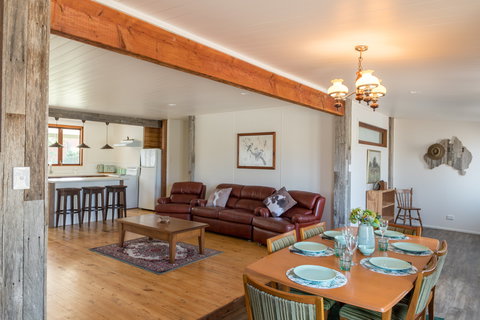 Uniquely Pambula - Pet Friendly Holiday Accomodation - Redcliffe Tourism 2