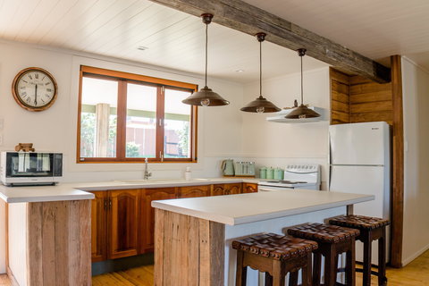 Uniquely Pambula - Pet Friendly Holiday Accomodation - Redcliffe Tourism 3