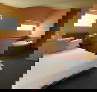 Waves Luxury Suites - Redcliffe Tourism