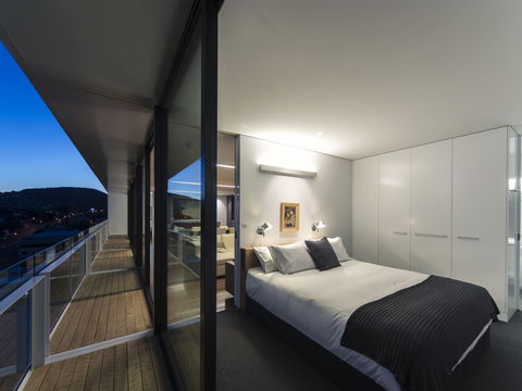 Avalon City Retreat - Redcliffe Tourism 0