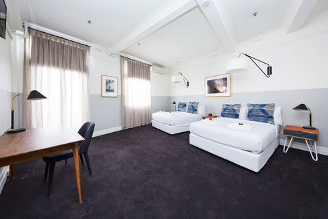 Bridgeview Hotel - Redcliffe Tourism 0