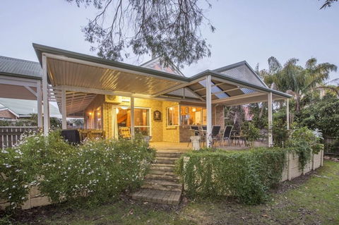 Country Cottage - Redcliffe Tourism 0
