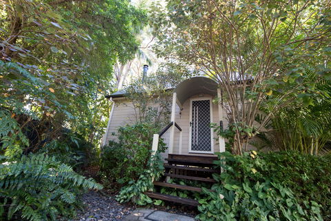 Curious Cottages - Redcliffe Tourism 5