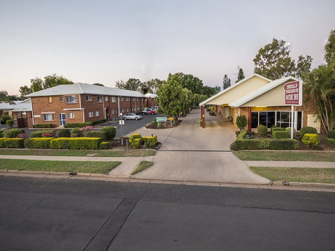 Emerald Maraboon Motor Inn - Redcliffe Tourism 1