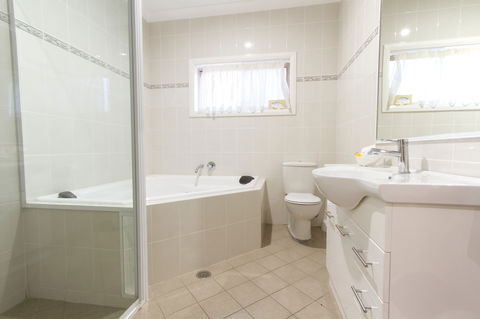 Harvest Lodge - Redcliffe Tourism 7
