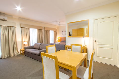 Harvest Lodge - Redcliffe Tourism 8