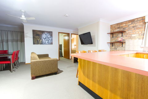 Harvest Lodge - Redcliffe Tourism 9