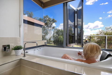 Mulwala Townhouse Two - Redcliffe Tourism 0
