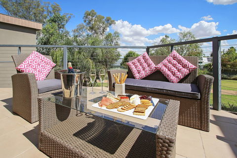 Mulwala Townhouse Two - Redcliffe Tourism 1