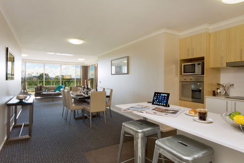 Pacific Suites Canberra - Redcliffe Tourism 4