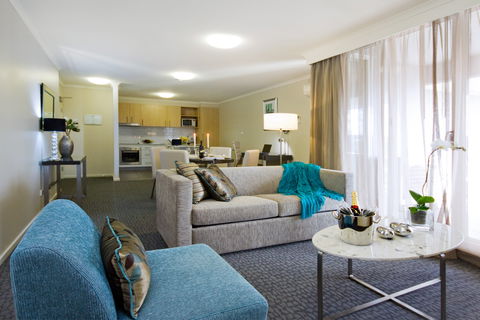 Pacific Suites Canberra - Redcliffe Tourism 5