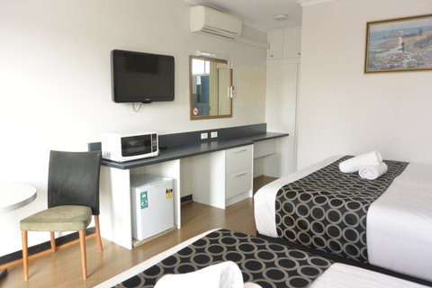 Queanbeyan Motel - Redcliffe Tourism 3