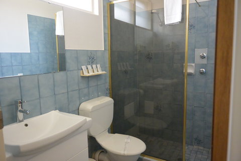 Queanbeyan Motel - Redcliffe Tourism 4