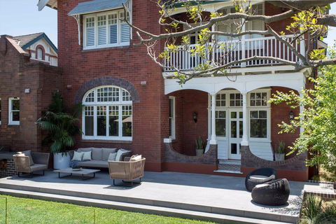 Randwick Manor - Redcliffe Tourism 1