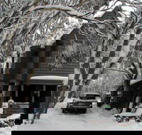 Wallace's - Crystal Creek Chalet 1 - Redcliffe Tourism