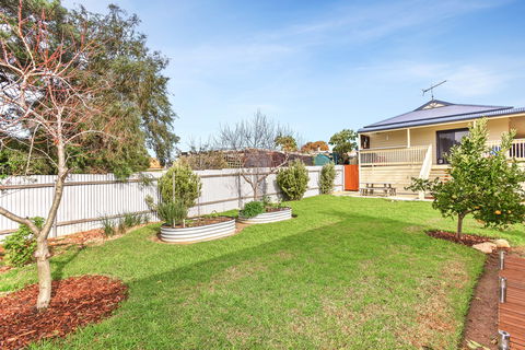 44 Ferguson Road - Quiet And Private And Welcomes Pets - Redcliffe Tourism 2