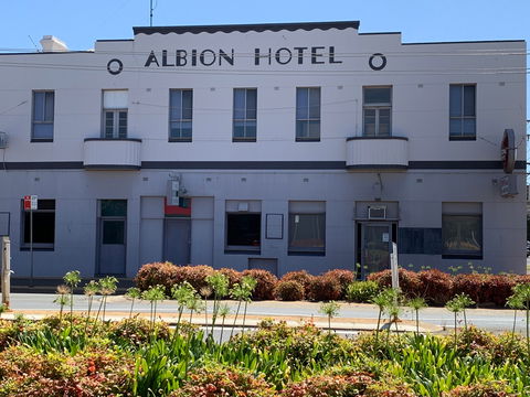 Albion Hotel-Motel Finley - Redcliffe Tourism 1