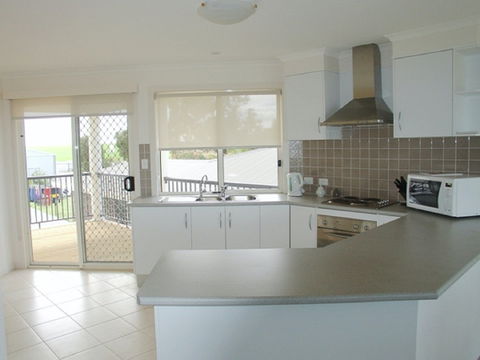 Arabesque Villa 2 - Redcliffe Tourism 1