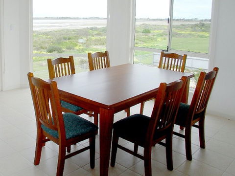 Arabesque Villa 2 - Redcliffe Tourism 2