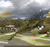 Binalong Bungalows - Redcliffe Tourism