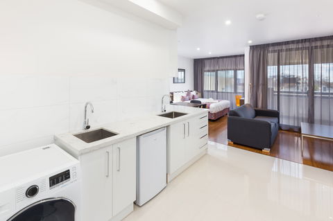 City Edge Dandenong Apartment Hotel - Redcliffe Tourism 2