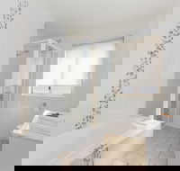 Colonial Court Villas Serviced Apartments - Redcliffe Tourism