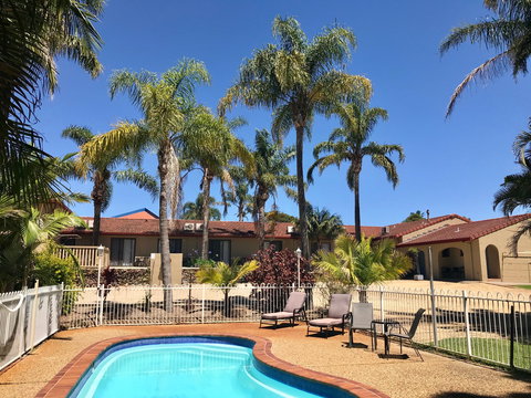 Costa Rica Motel - Redcliffe Tourism 0