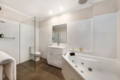 Moonlight Bay Apartments - Redcliffe Tourism 1