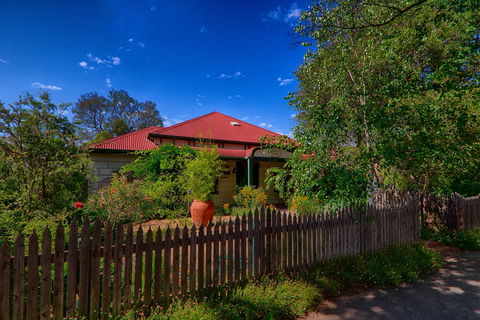 Rushton Cottage B&B Private Guest Studio - Redcliffe Tourism 0