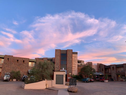 Desert Cave Hotel - Redcliffe Tourism 0