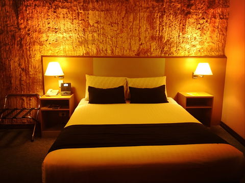 Desert Cave Hotel - Redcliffe Tourism 2