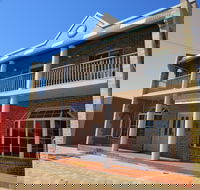Downtown Apartment on Chandos - Redcliffe Tourism