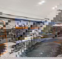 Eagle View Escape - Redcliffe Tourism