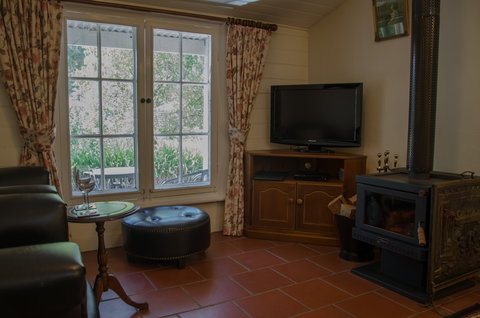 Ford Cottage Bed & Breakfast - Redcliffe Tourism 2