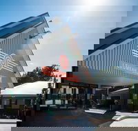 Leumeah Lodge - Redcliffe Tourism