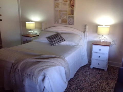 Poets On Mertin - Redcliffe Tourism 0