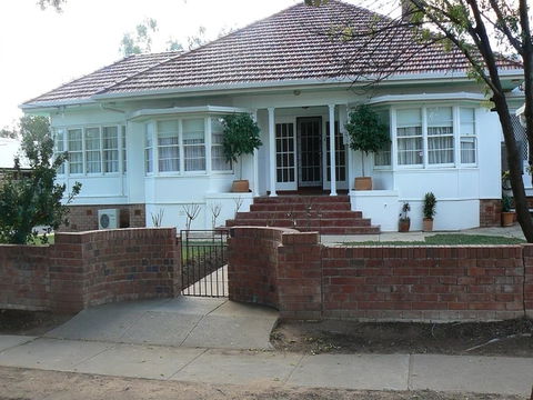 Poets On Mertin - Redcliffe Tourism 1