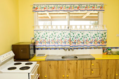 Reavesdale Cottage - Redcliffe Tourism 2